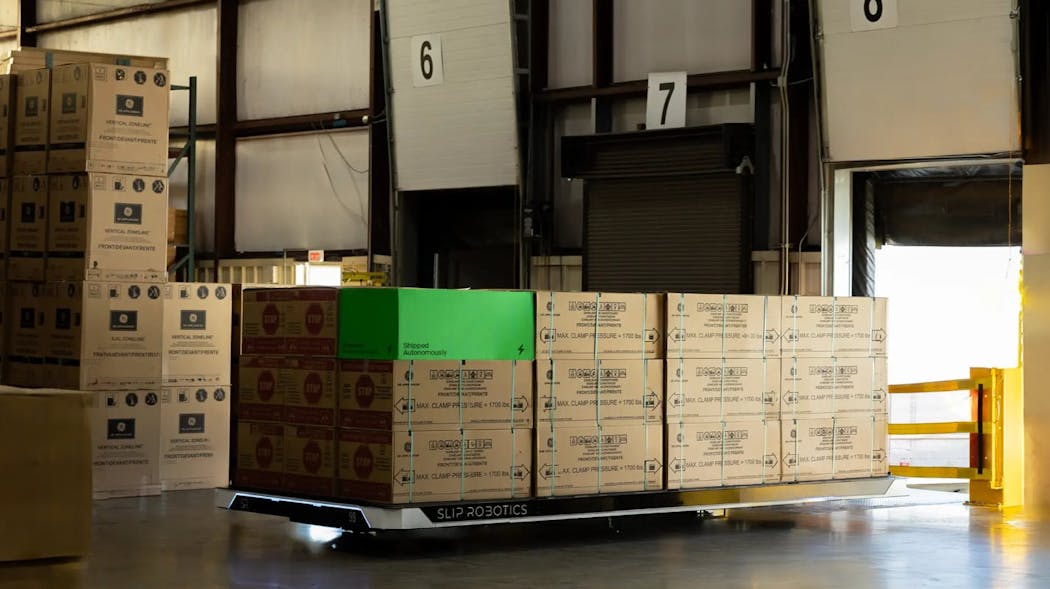 Slip Robotics automation loads goods onto the Einride Transporter at GE Appliances. Slip Robotics automation loads goods onto the Einride Transporter at GE Appliances.