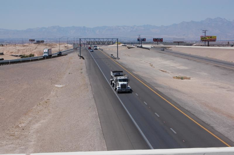 Fleetowner Com Sites Fleetowner com Files Uploads 2012 05 Desert Hwy1