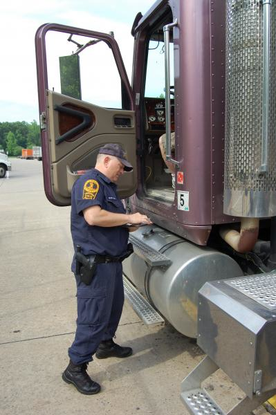 Fleetowner Com Sites Fleetowner com Files Uploads 2014 08 Checking