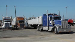 Fleetowner Com Sites Fleetowner com Files Uploads 2014 09 Trucks Parked