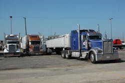 Fleetowner Com Sites Fleetowner com Files Uploads 2014 09 Trucks Parked