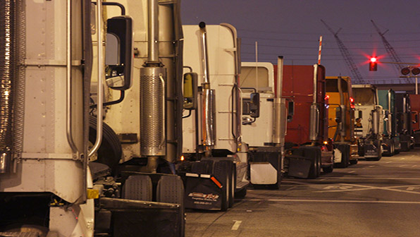 Refrigeratedtransporter 1432 Port La Trucks Queue
