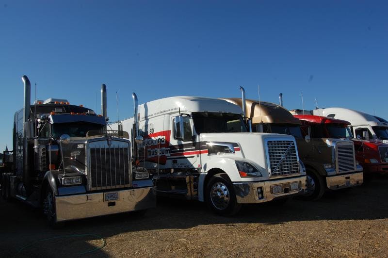 Fleetowner Com Sites Fleetowner com Files Uploads 2015 04 Trucks Parked3