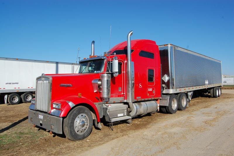 Fleetowner Com Sites Fleetowner com Files Uploads 2015 04 Trucks Parked4