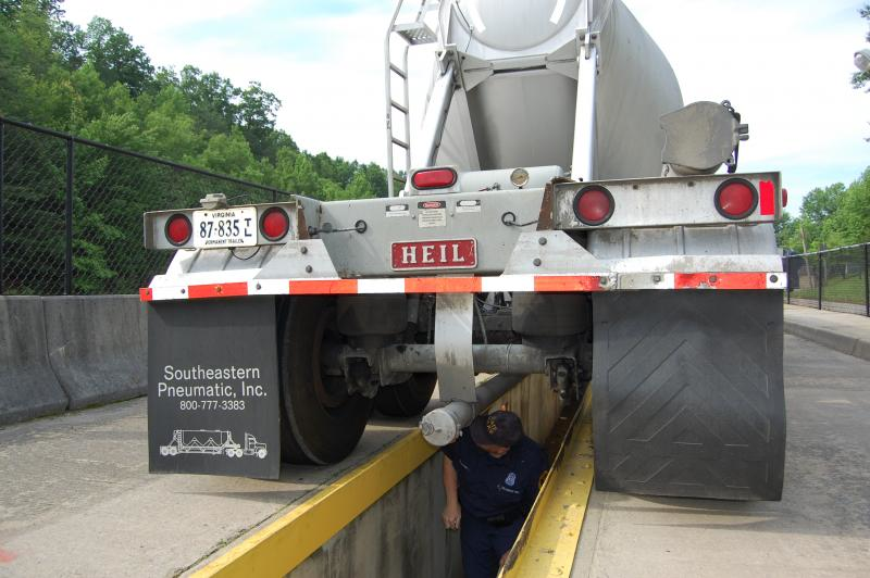 Fleetowner Com Sites Fleetowner com Files Uploads 2015 07 Brake Inspect