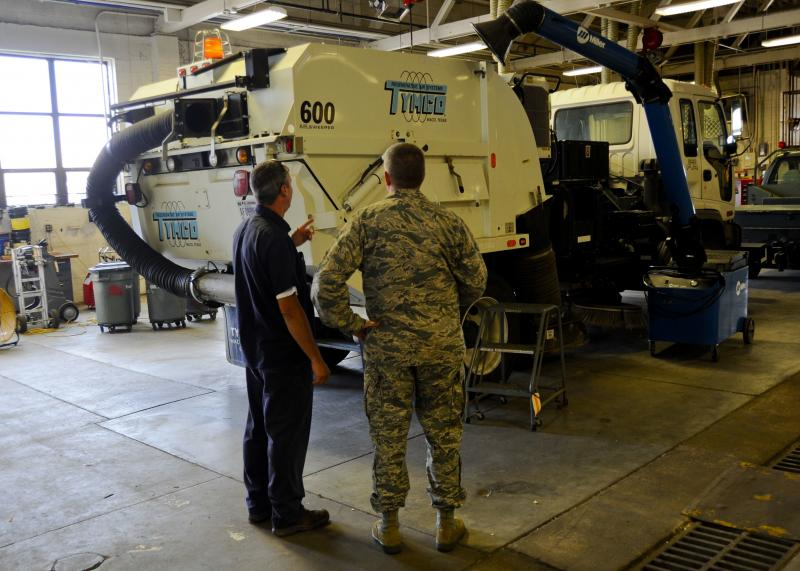 Fleetowner Com Sites Fleetowner com Files Uploads 2015 08 Air Force2