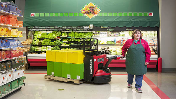 Refrigeratedtransporter 2216 Raymond Model 8210 Walkie Pic