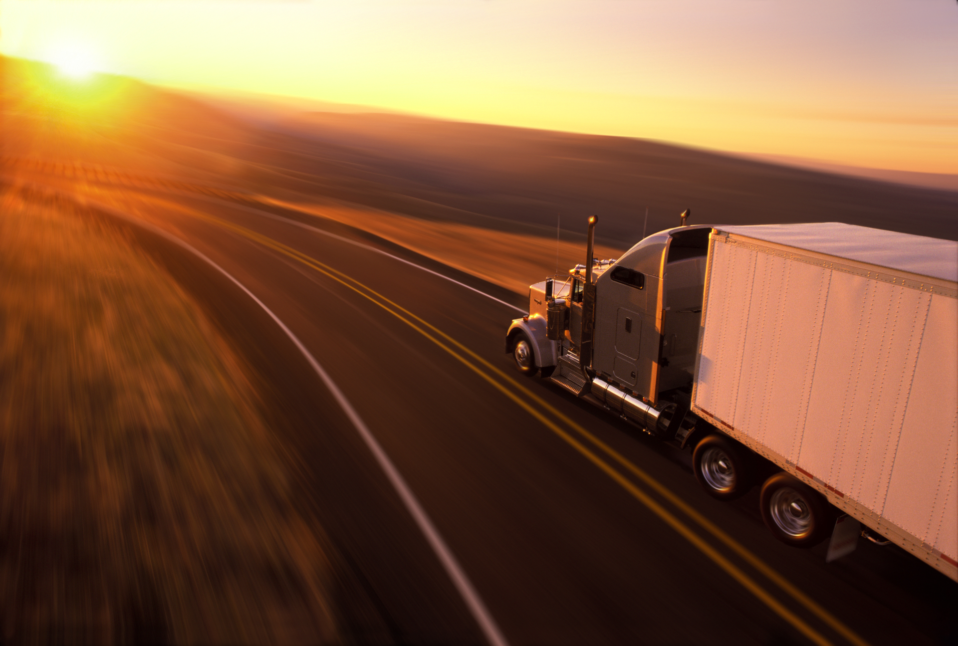 Trucker 216 Sunrise Curve3