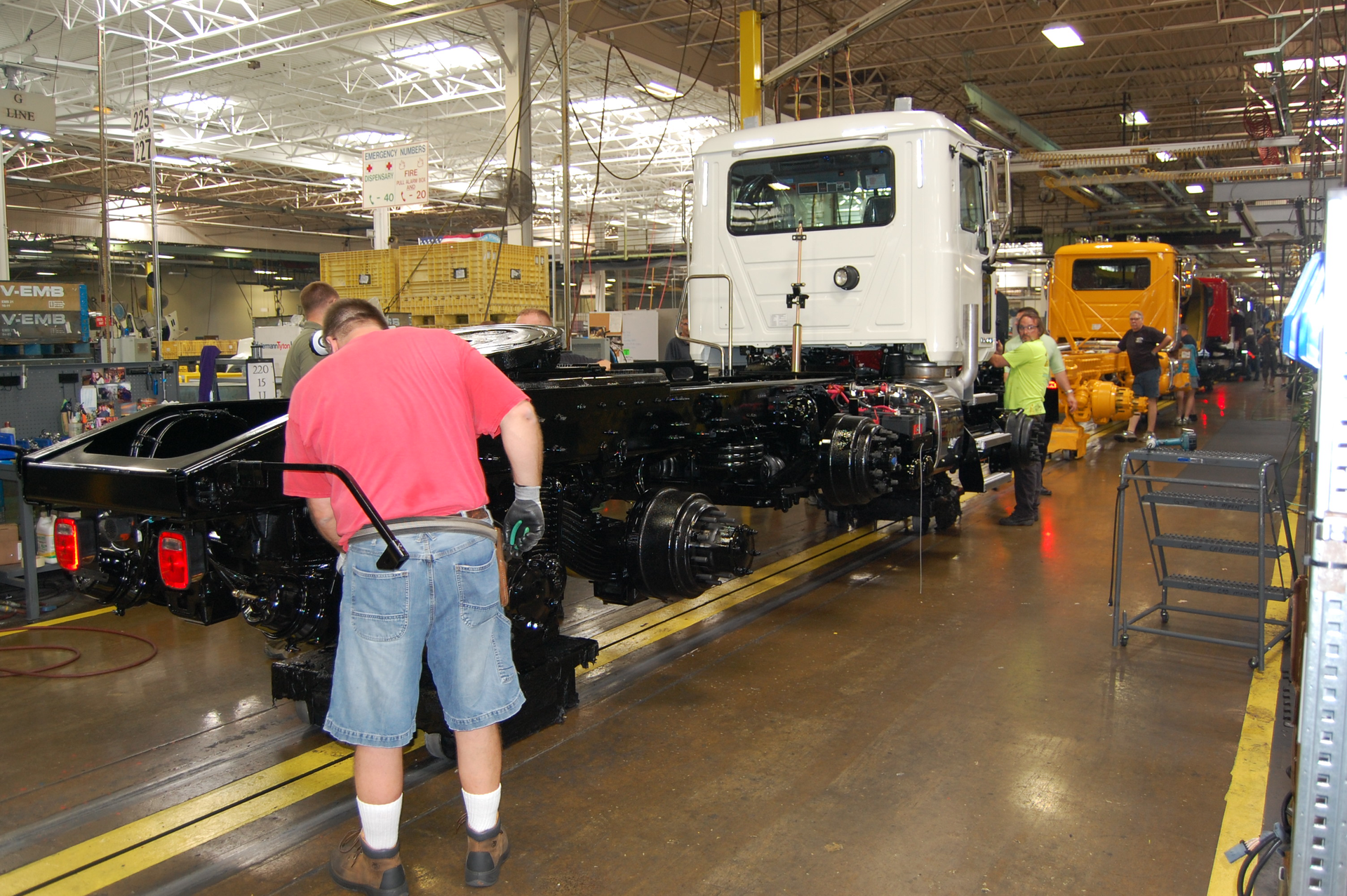 Trucker 359 Mackline1