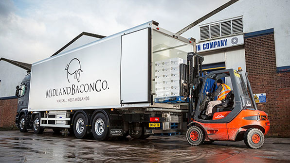 Refrigeratedtransporter 1642 Gray Adams Trailer Unloading