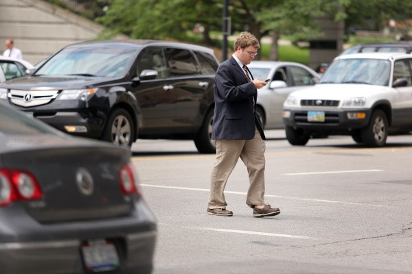 Fleetowner Com Sites Fleetowner com Files Uploads 2016 04 Walking Phone