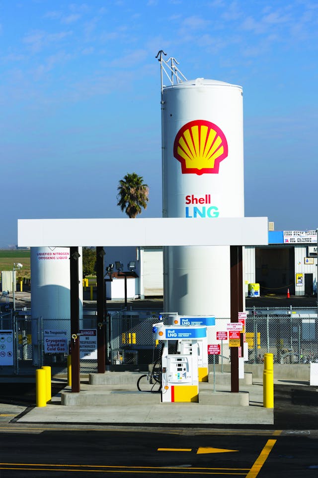 Fleetowner Com Sites Fleetowner com Files Uploads 2015 08 Shell Lng Truck Fueling Station Santa Nella E