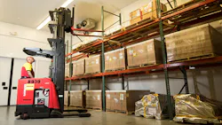 Refrigeratedtransporter 1798 Dhl Warehouse And Worker Refrigeratedtransporter 1798 Dhl Warehouse And Worker
