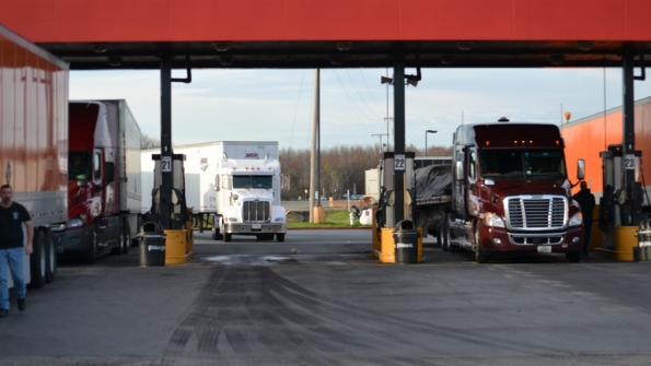 Trucker 978 Fuel Island 302 0