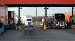 Trucker 978 Fuel Island 302 0