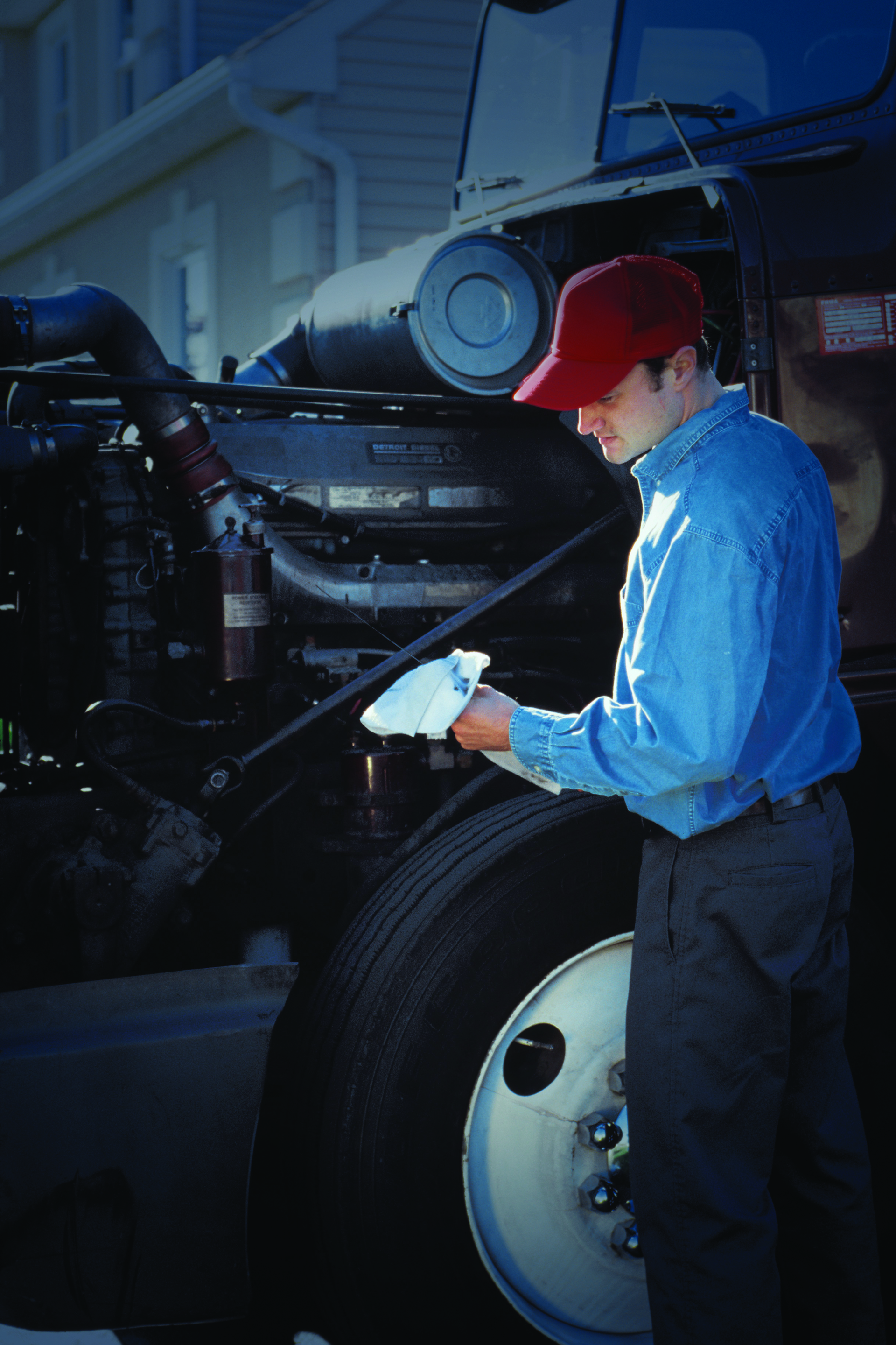 Trucker 1019 Oil Check Red