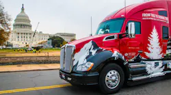 Trucker 4754 Kenworth Unloading Us Capitol Christmas Tree Dc 5 30954679440 O