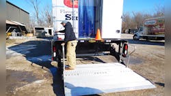 Refrigeratedtransporter 1920 Smithfield Liftgate Handrail System Refrigeratedtransporter 1920 Smithfield Liftgate Handrail System