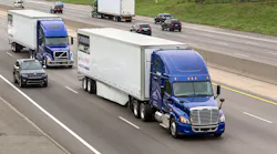 Trucker 1125 Platooning Peloton Web