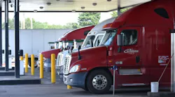 Trucker 1143 Fuel Island 920 0