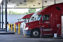 Trucker 1176 Fuel Island 920 Trucker 1176 Fuel Island 920