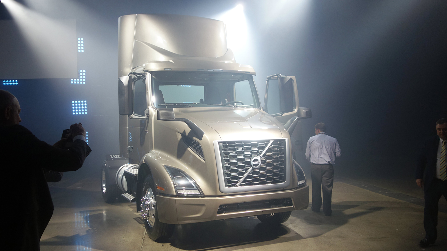 Trucker 1233 042017 New Volvo Vnr Revealed Web