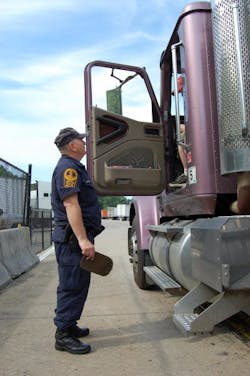 Fleetowner Com Sites Fleetowner com Files Uploads 2017 05 24 Inspecting1 Fleetowner Com Sites Fleetowner com Files Uploads 2017 05 24 Inspecting1