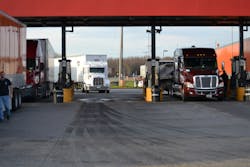 Trucker 1248 Fuel Island 302 Trucker 1248 Fuel Island 302