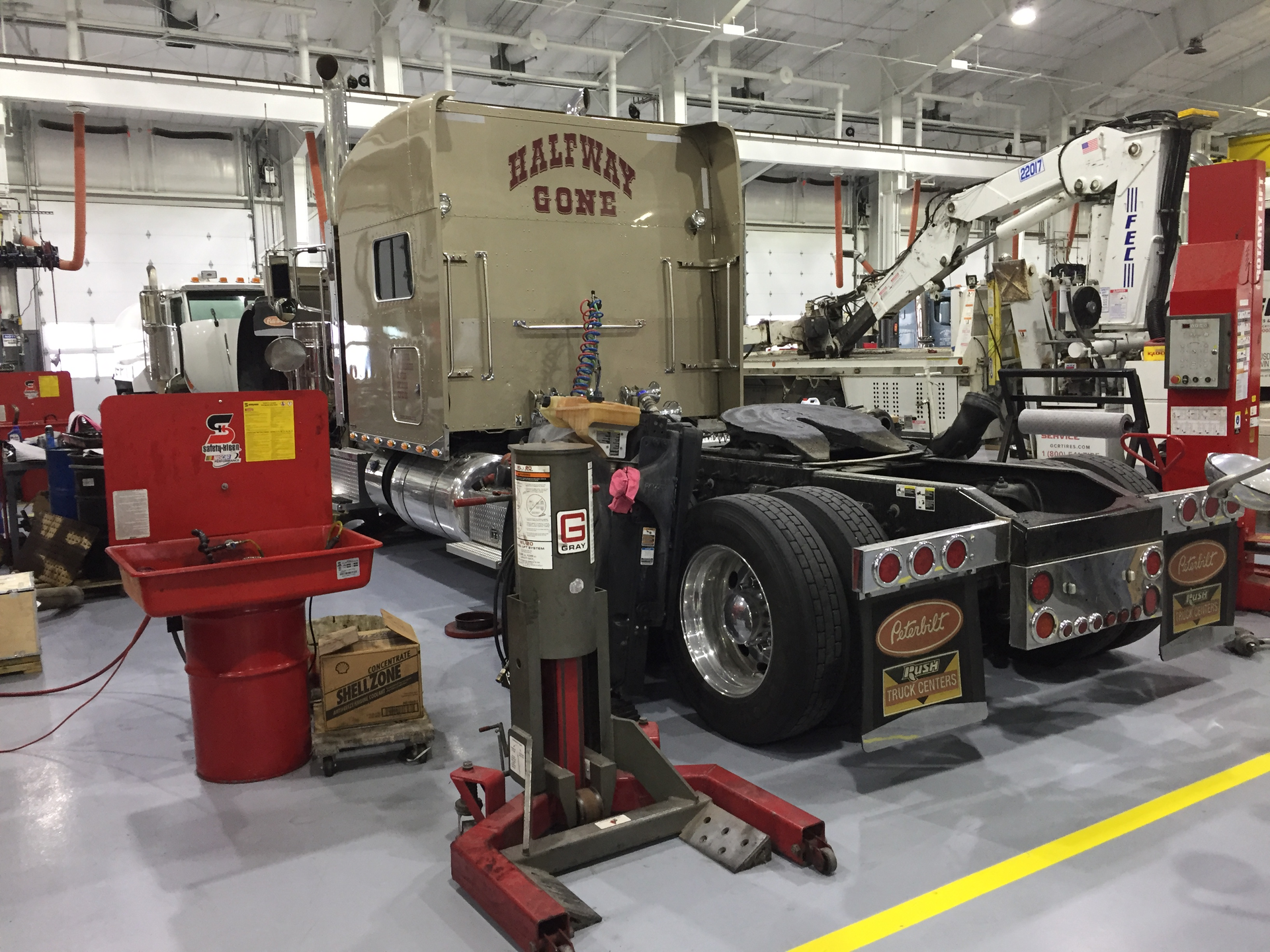 Trucker 5519 Shopscene1