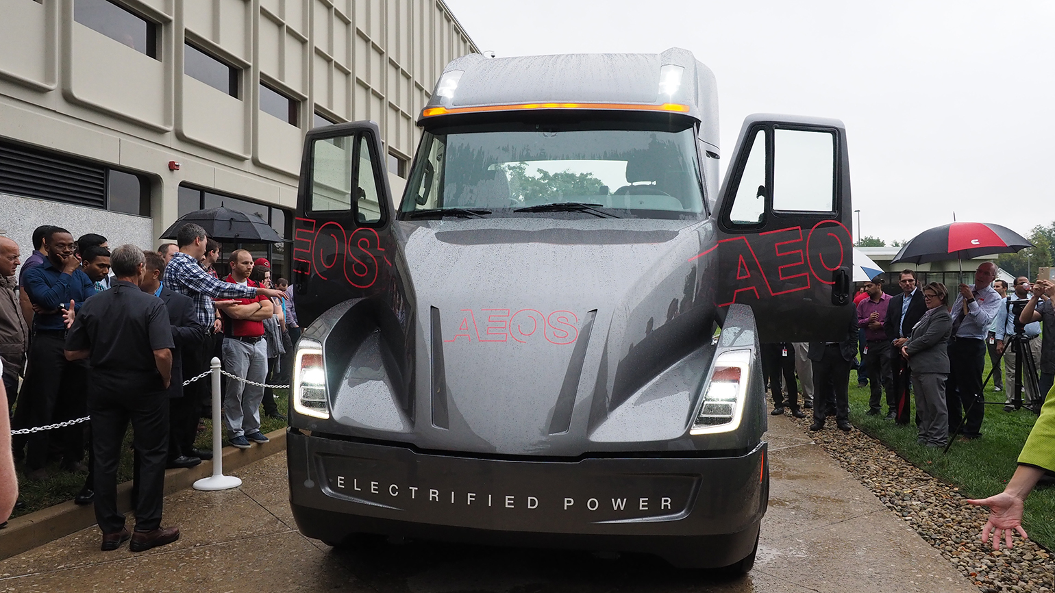 Trucker 5561 Cummins Electric Aeos Agm