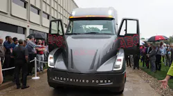 Trucker 5561 Cummins Electric Aeos Agm