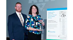 Refrigeratedtransporter 2969 Hirschbach Smartway Award Photo 0