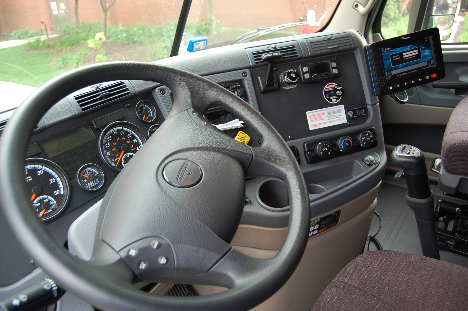 Trucker 7276 111317eldcab2 1 2