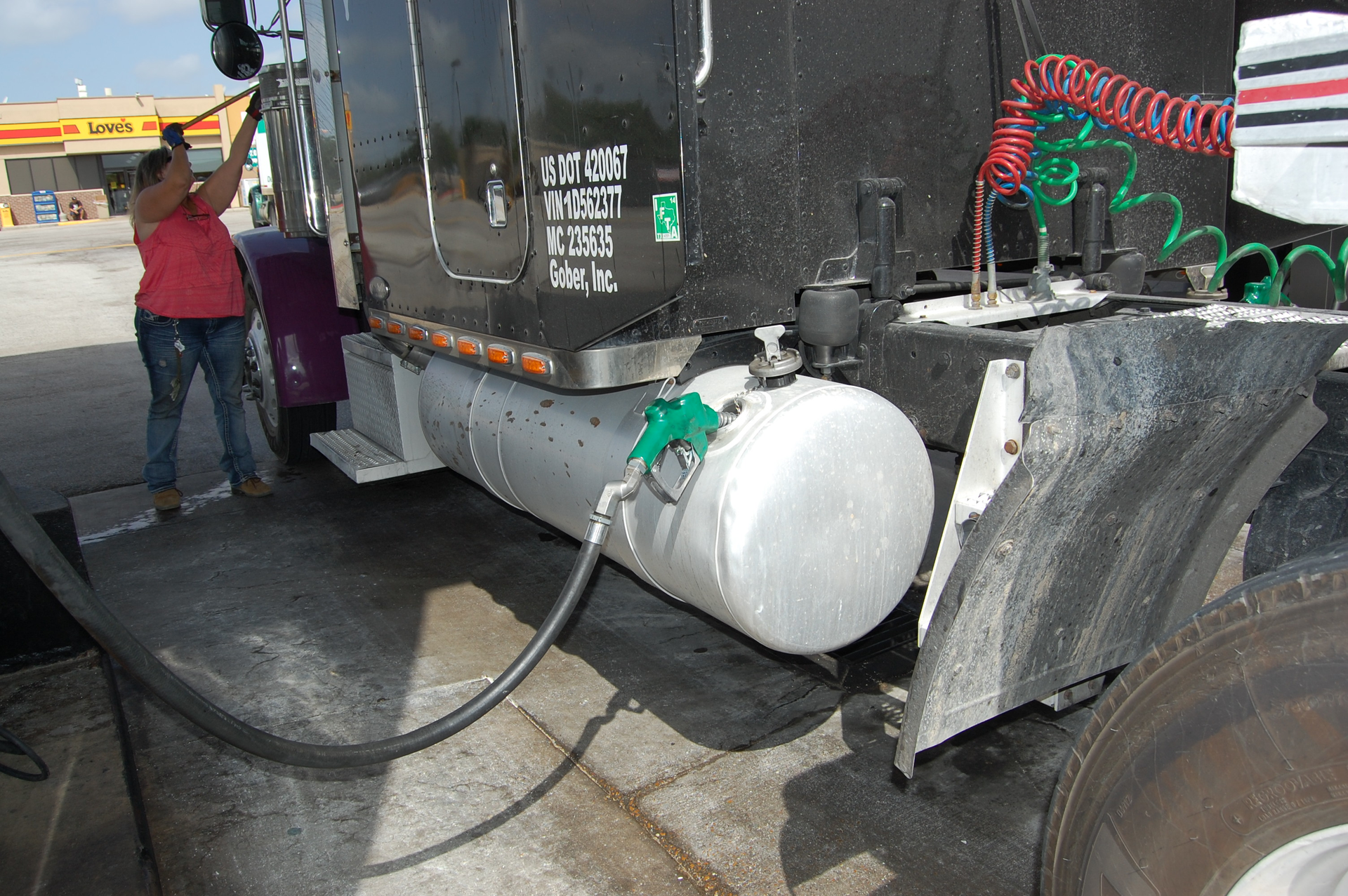 Trucker 6942 Fueling1 1 0