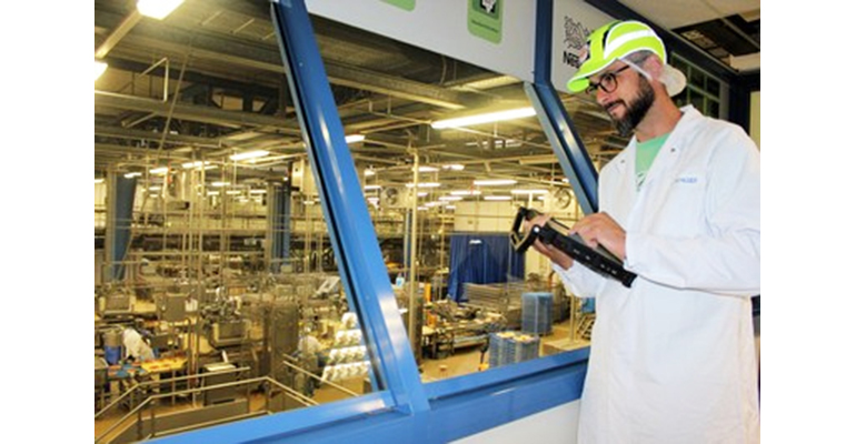 Refrigeratedtransporter 3269 Nestle Wagner Worker