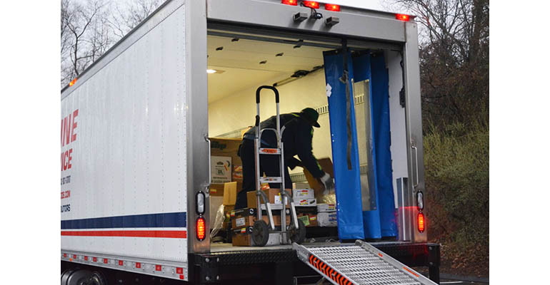 Refrigeratedtransporter 3283 City Line Foodservice Trailer Unloading