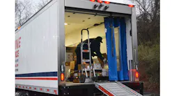 Refrigeratedtransporter 3283 City Line Foodservice Trailer Unloading
