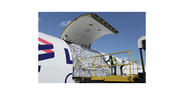 Refrigeratedtransporter 3717 Latam Cargo Loading