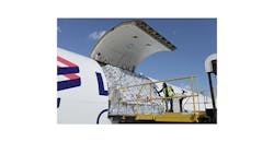 Refrigeratedtransporter 3717 Latam Cargo Loading Refrigeratedtransporter 3717 Latam Cargo Loading