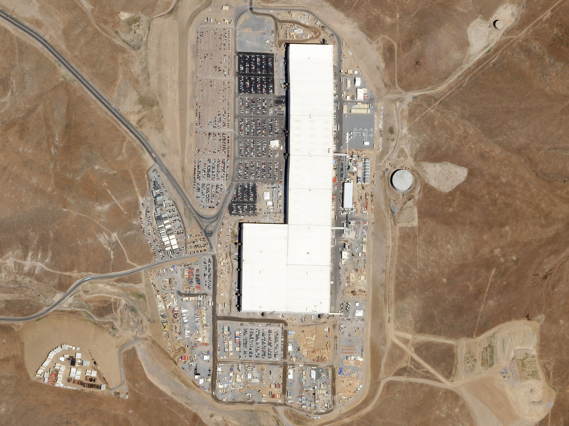 041119 Tesla Gigafactory 1.jpg