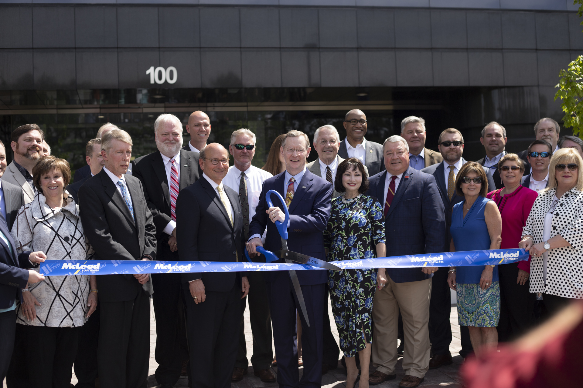 042519 McLeod_RibbonCutting_01.jpg