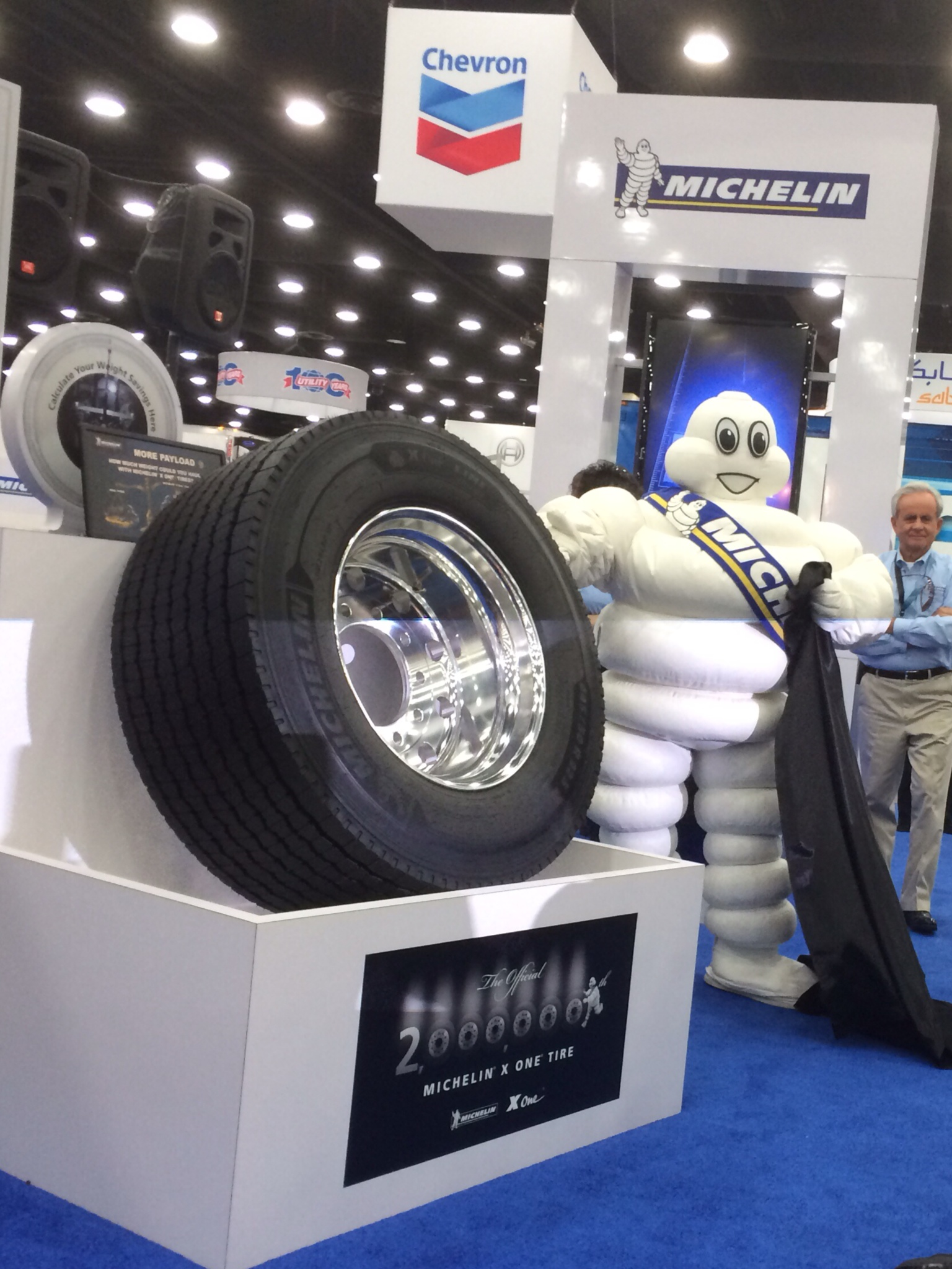 Bibendum aka the Michelin Man gleefully unveiling Michelin39s twomillionth X One widebase single truck tire at the tire maker39s news conferenence at the MidAmerica Trucing Show
