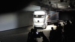 Fleetowner 4488 Daimler Future Truck 1