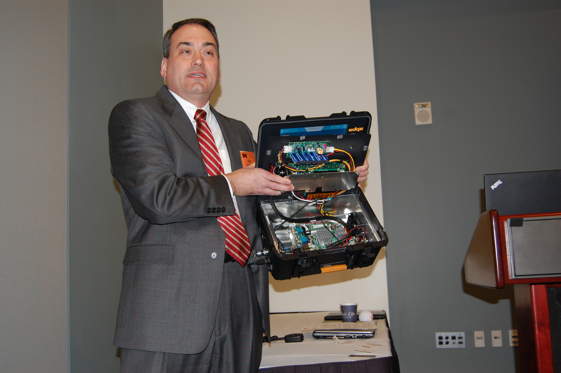 Eric Bauer iGlobal39s president showing off the innard39s of his company39s MDT device