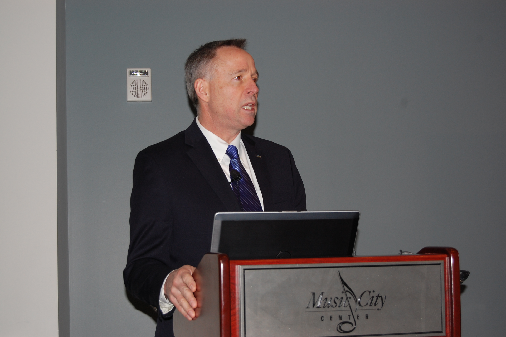 Dana39s Steve Slesinski noted that 900 rpm is the next quotdownspeedingquot engine power target to keep tractortrailers at highway cruising speed