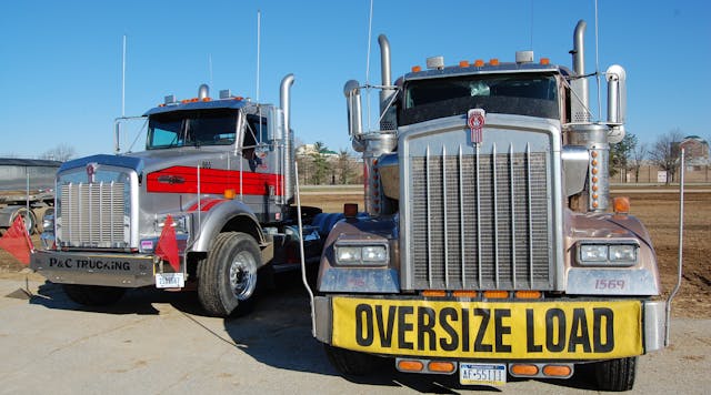 Fleetowner 5146 Oversized Load Trucks