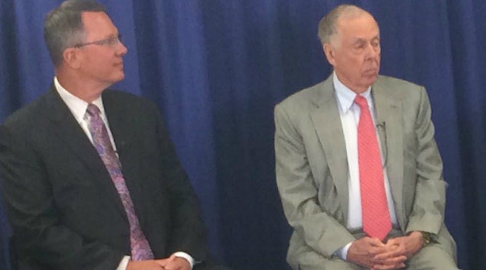 Gary Thomas (r), pres. and exec. dir. Dallas Area Rapid Transit and T. Boone Pickens, chairman and CEO BP Capital