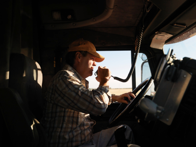A new app is promising to replace the CB radio long the only form of communication for truckers Does the app deliver on its promise
