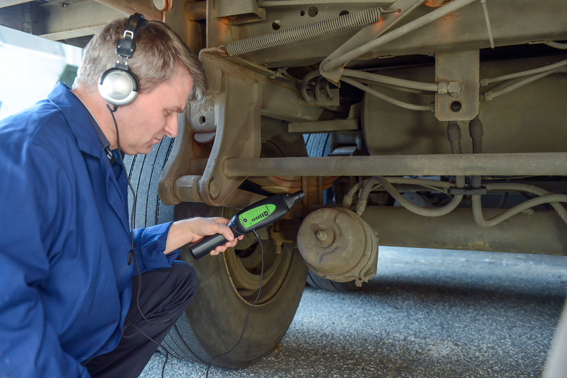 Tracer39s Marksman II detects air brake leaks