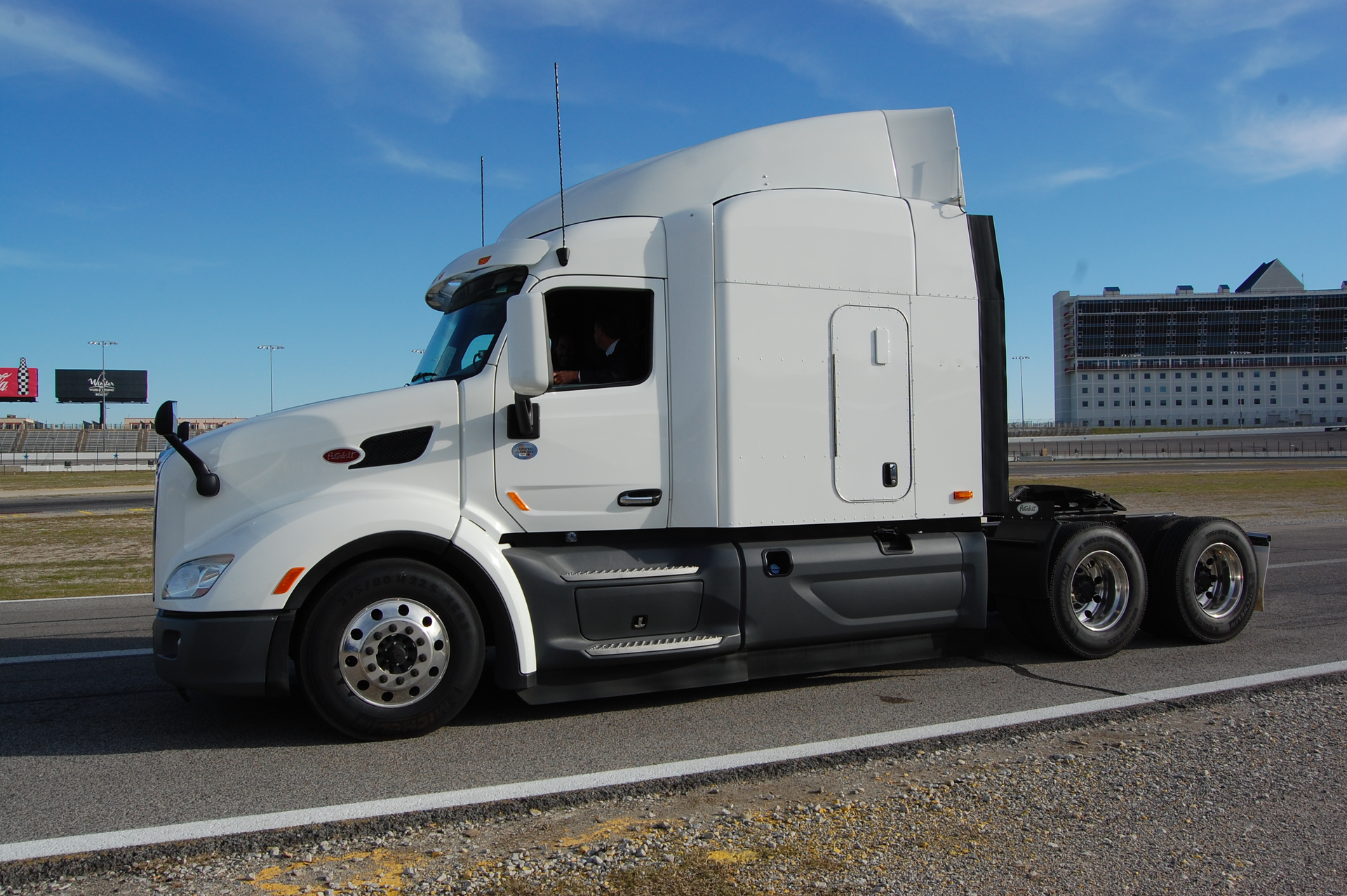 Peterbilt demonstrated the capabilities of its Model 579 autonomous test truck on the infield of the Texas Motor Speedway